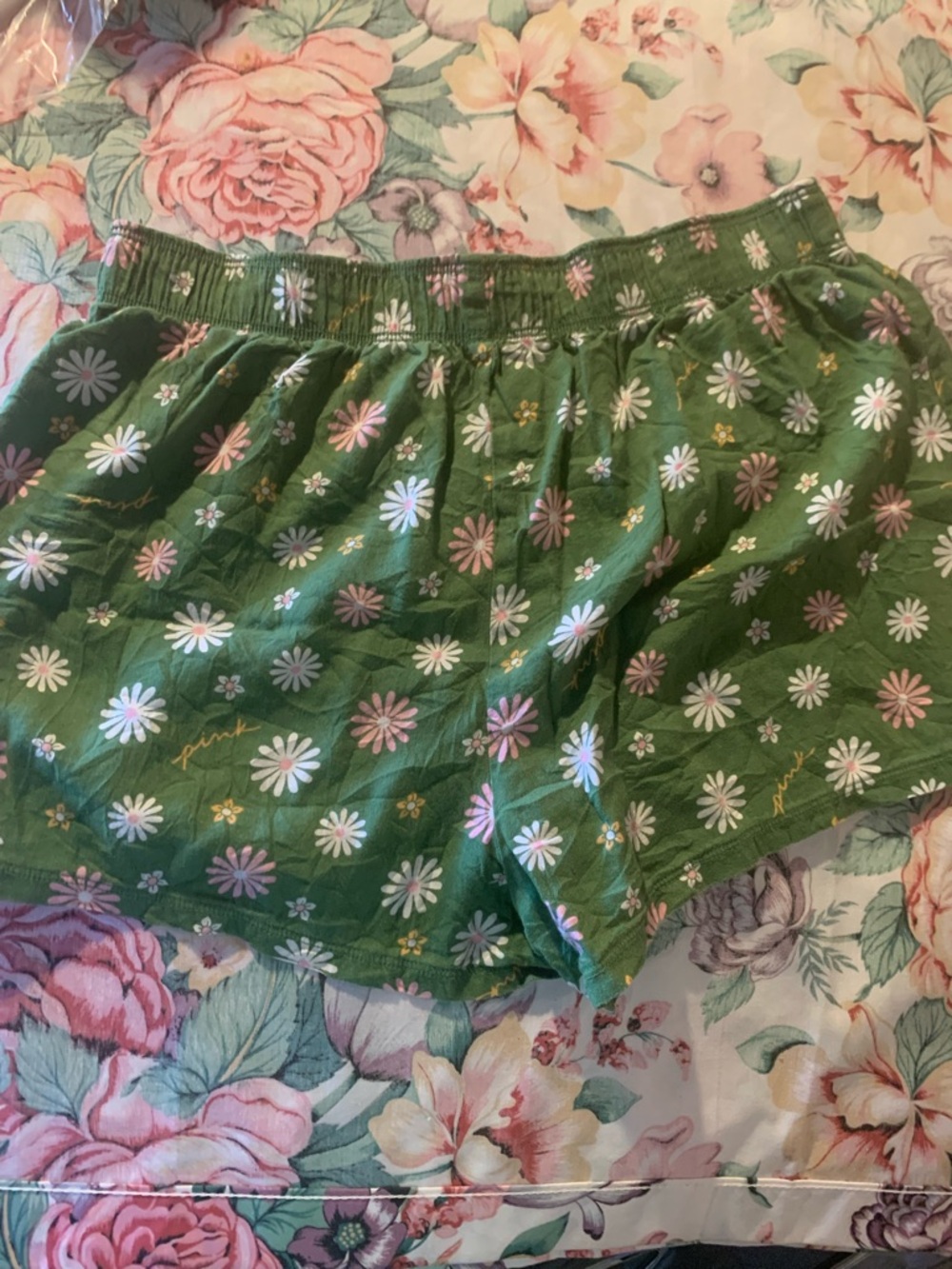 Pink Victoria Secret Womenβs Green Floral Daisy Women's Shorts Size XSmall